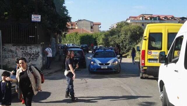 Giugliano, rapina choc a scuola sotto gli occhi dei ragazzi: “Abbiamo paura” Giugliano, rapina choc a scuola sotto gli occhi dei ragazzi: “Abbiamo paura”