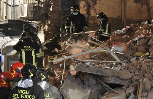 Casagiove, paura nella notte: crolla una palazzina Casagiove, paura nella notte: crolla una palazzina
