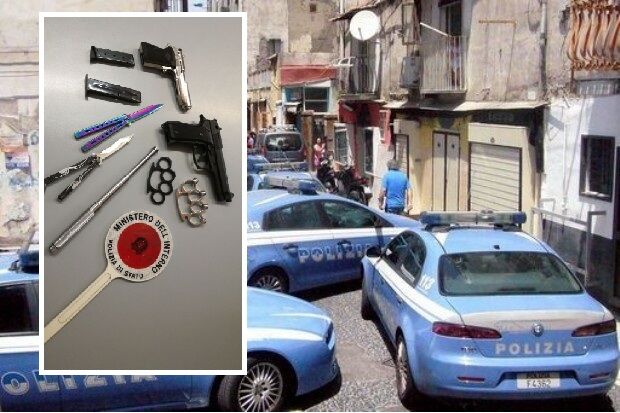 Napoli, baby gang scatenate al centro: scattano le perquisizioni Napoli, baby gang scatenate al centro: scattano le perquisizioni