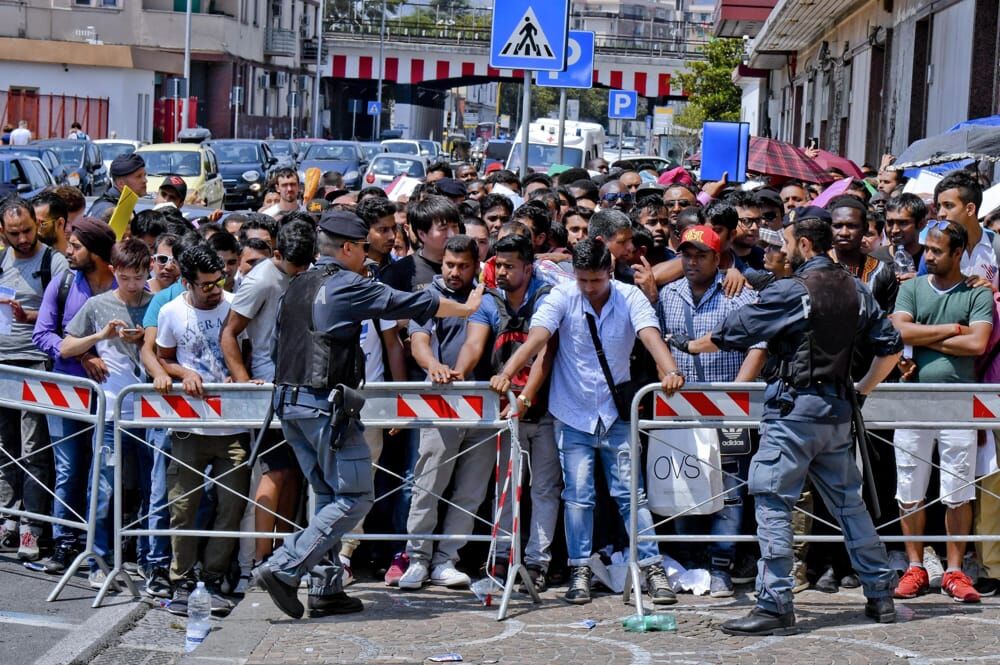 caos ufficio immigrazione napoli