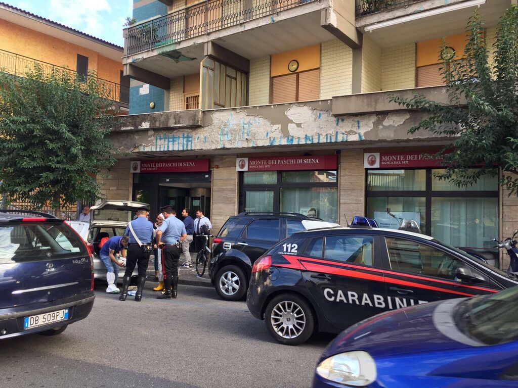 Giugliano La Banda Del Buco Era Pronta Ad Entrare In Azione In Via Aniello Palumbo Video