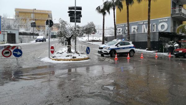 chiusa strada per neve a marano dalla polizia municipale