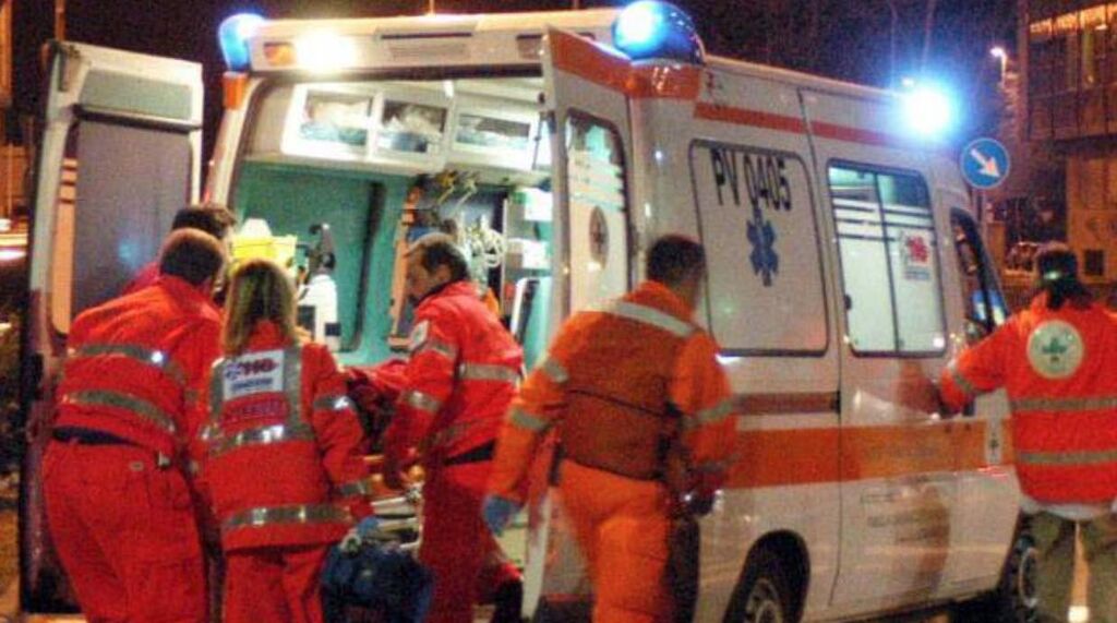 ambulanza bimbo caduto da balcone