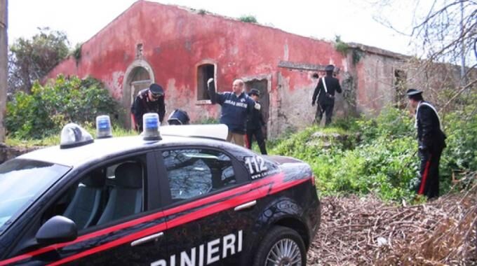 arrestato sant'anastasia armi da guerra casolare