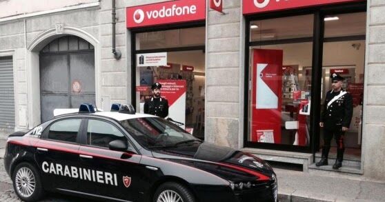 centro vodafone via merolla furto marano