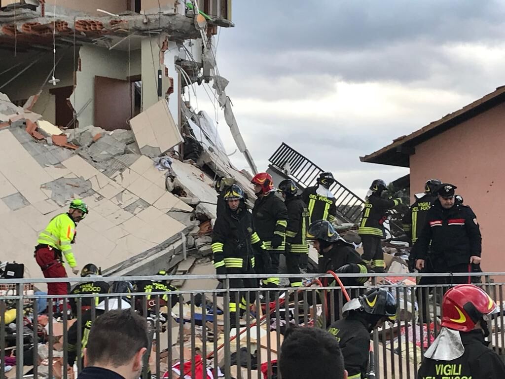 milano crollo palazzina