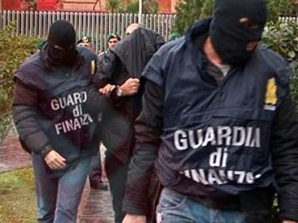 arresti guardia di finanza aversa 26 marzo nomi