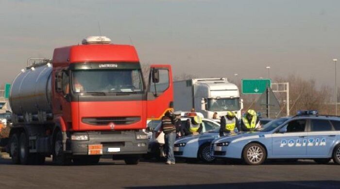 camionisti a processo pavia furti container