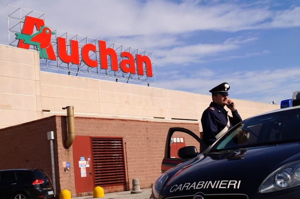 carabinieri auchan giugliano arresti