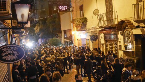 Napoli, movida senza limiti: baretti aperti durante le festività