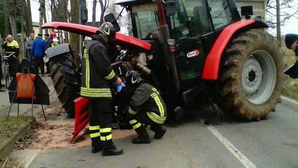 caserta investito trattore