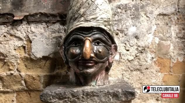 napoli senza mare decumano pulcinella