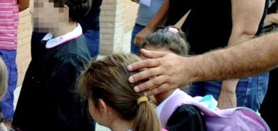 pedofilo arrestato roma insegnante inglese scuola materna
