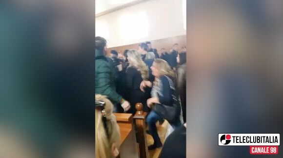 protesta in consiglio a Pozzuoli per delibera sfollati