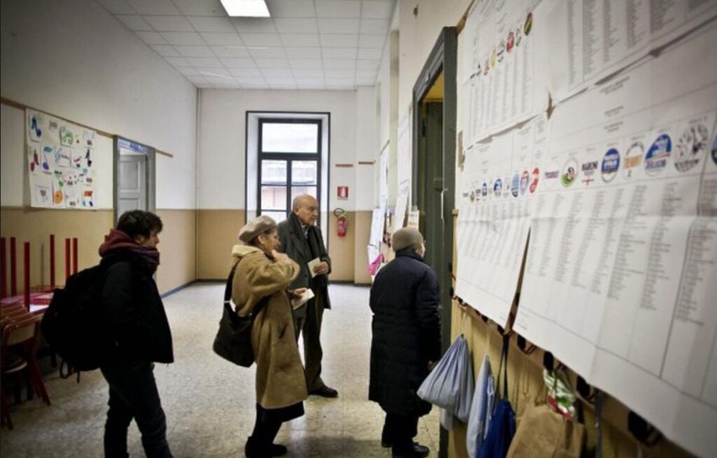 tensione seggio elettorale casoria