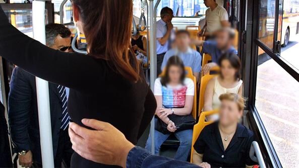 violenza sessuale autobus avellino arrestato professore