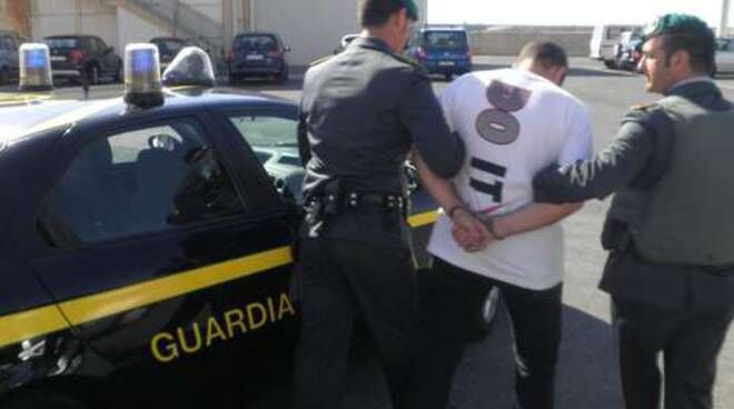 arresti guardia di finanza san cipriano d'aversa truffa inps 18 aprile