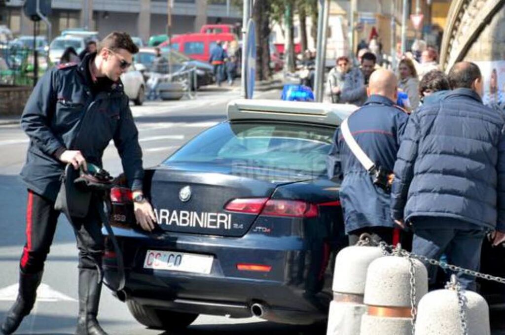 arresto carabinieri rapine distributore supermercato