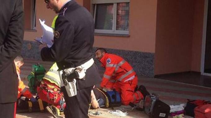 casagiove uomo cade dal balcone