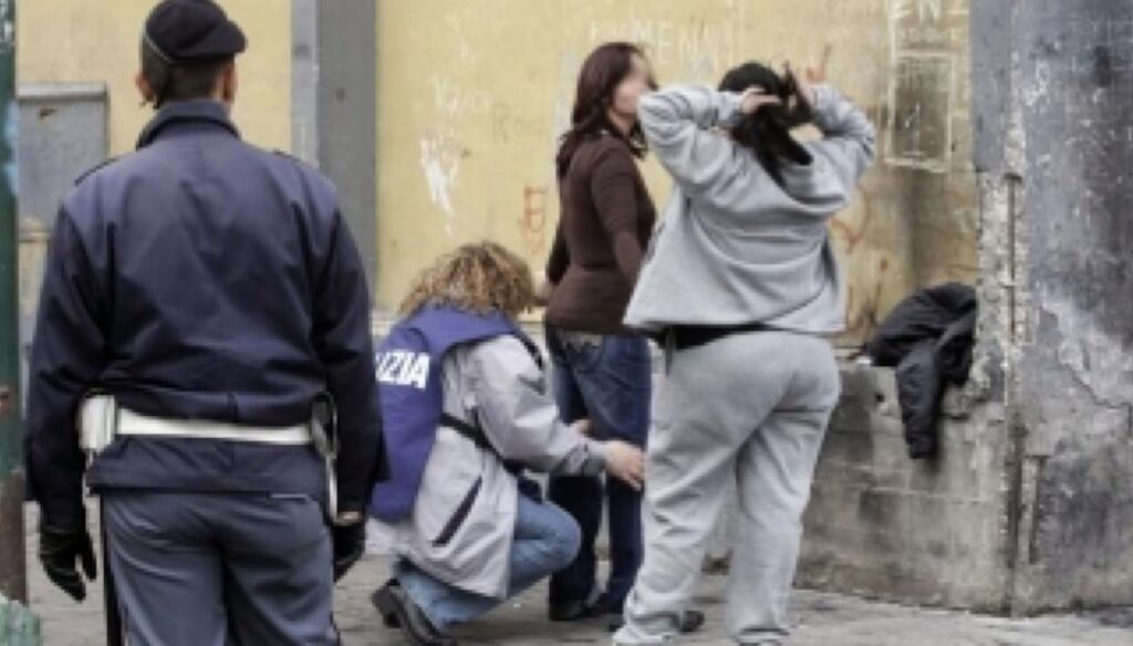 arrestata frattamaggiore scippo borsa in chiesa