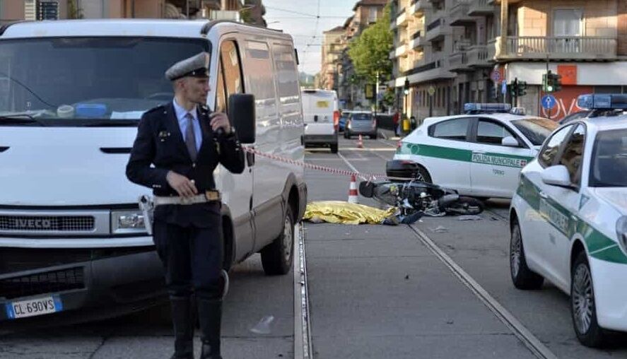 catania scontro furgone scooter muore 24enne