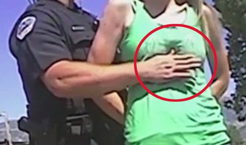 andrea laracca mondragone arrestato poliziotto palpeggia donna