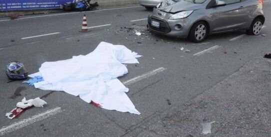 morto pomezia incidente lungomare 29 giugno