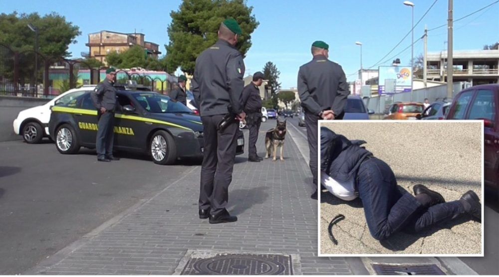 rapina variante aversa telefonino arrestato guardia di finanza