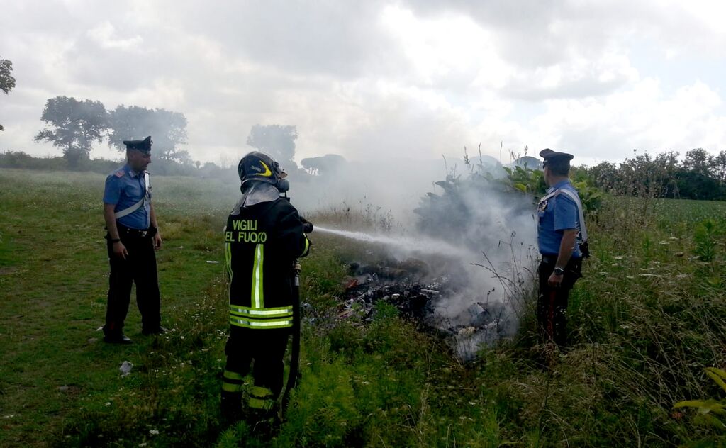 incendio giugliano arrestati varcaturo