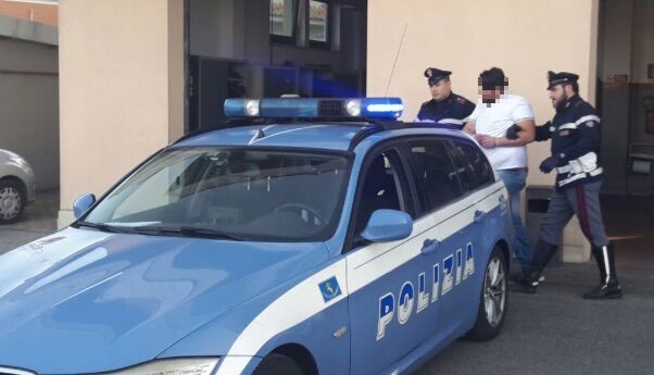 sbaglia ingresso arrestato ladro furgone caserma nino bixio