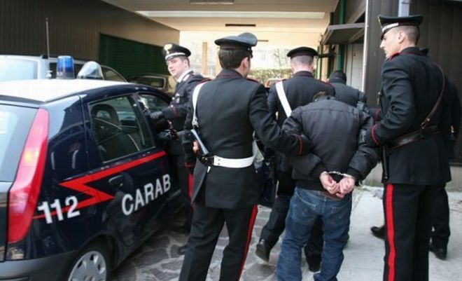arresti carabinieri mugnano spaccio droga corso italia