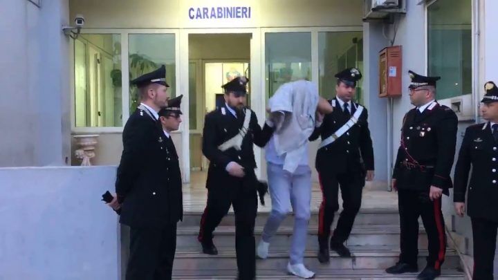 carabinieri arrestato calvizzano possesso armi