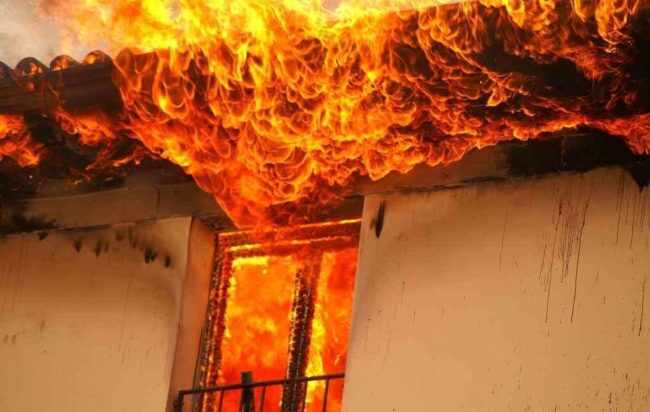 morta perugia fiamme in casa