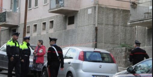 sant'antimo arrestato figlio minaccia di far saltare casa