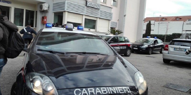 giugliano varcaturo arrestato ghanese minacciava automobilisti con coltello