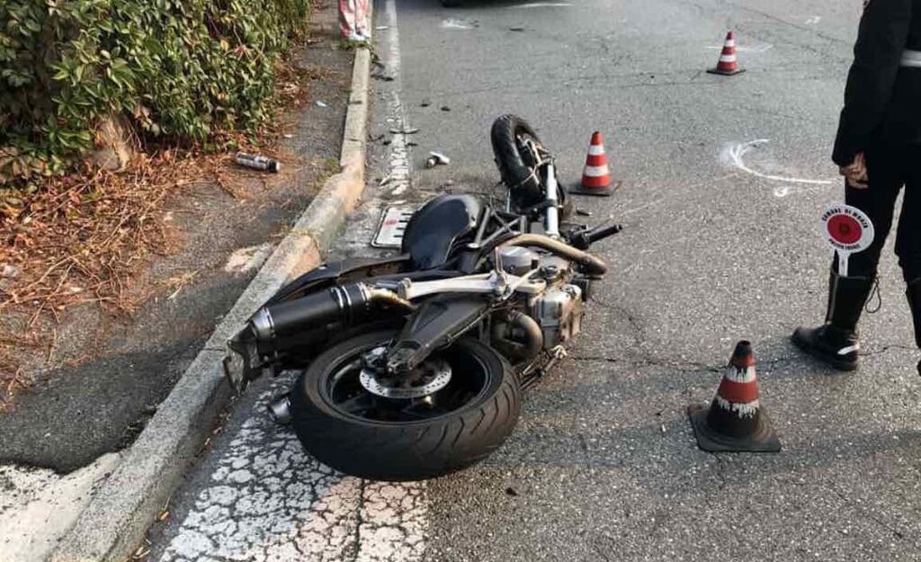 incidente maddaloni moto trentenne ferito