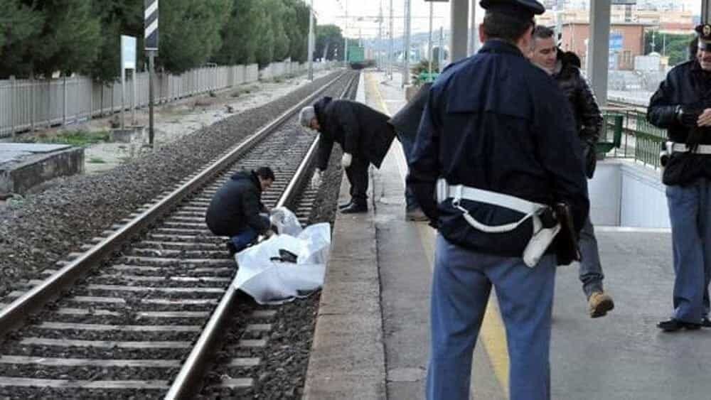 treno travolto brindisi ucciso stazione