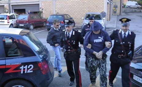 vomero arresti rubano profumi