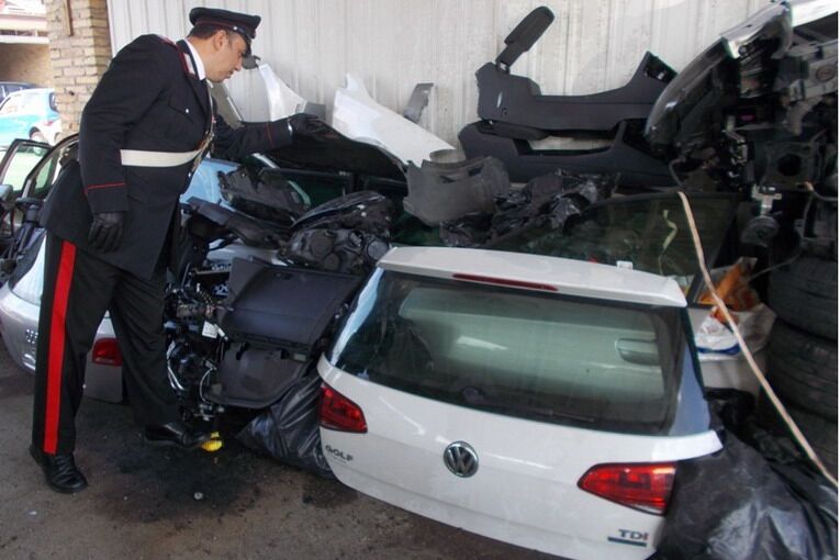 carabinieri arresti afragola riciclaggo auto rubate
