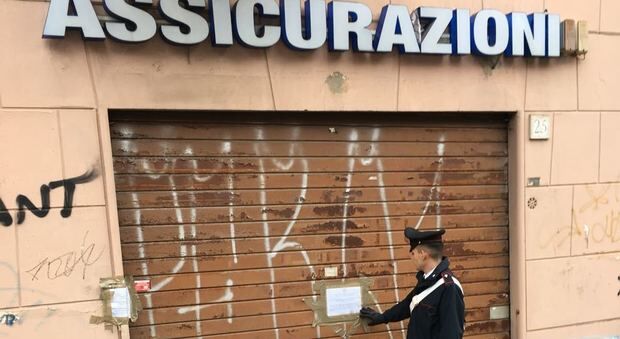 assicurazioni online false napoli sequestro