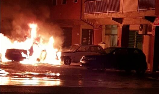 secondigliano incendia auto ex