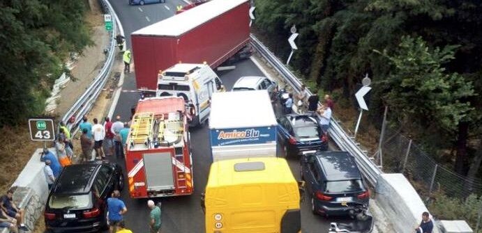 autostrada a16 morto camionista francesco franzese