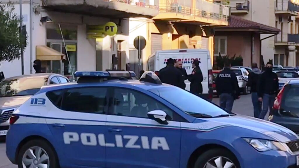 polizia rapina piazza mazzini poste napoli
