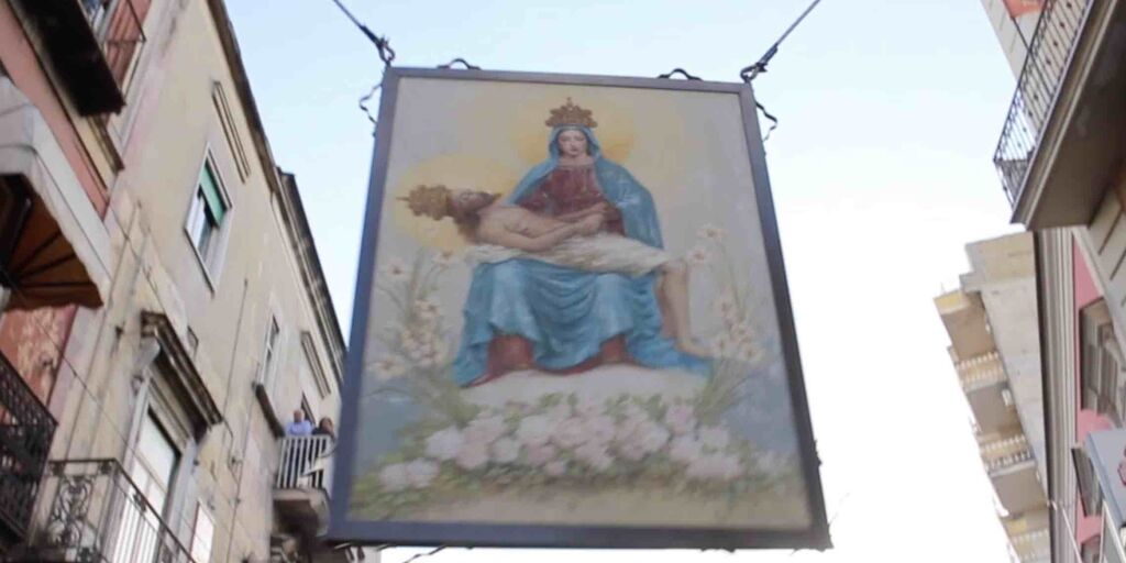 alzabandiera madonna della pace