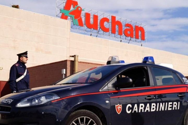 ladri arrestati parcheggio auchan giugliano