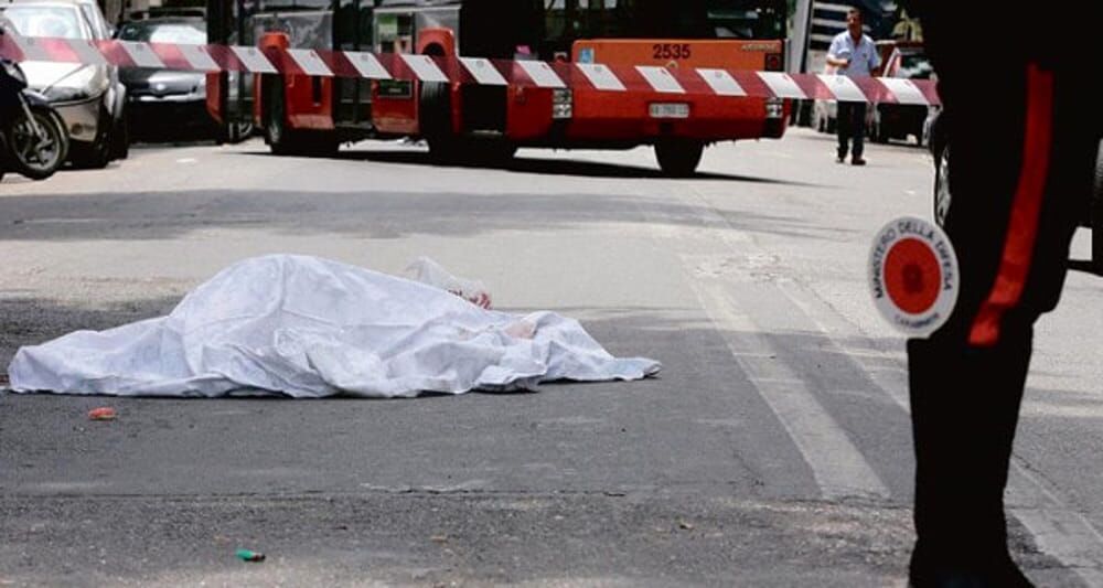 latina morto precipitato pieno centro