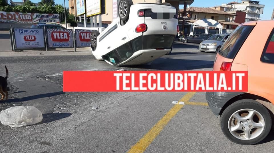 auto si ribalta villaricca