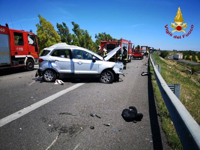 palermo catania autostrada morti incidente