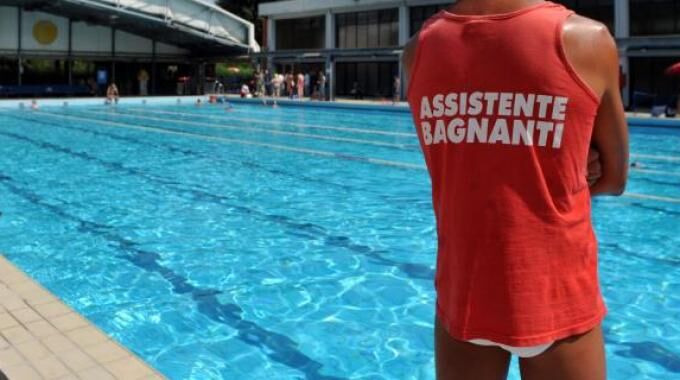 19enne rischia di annegare