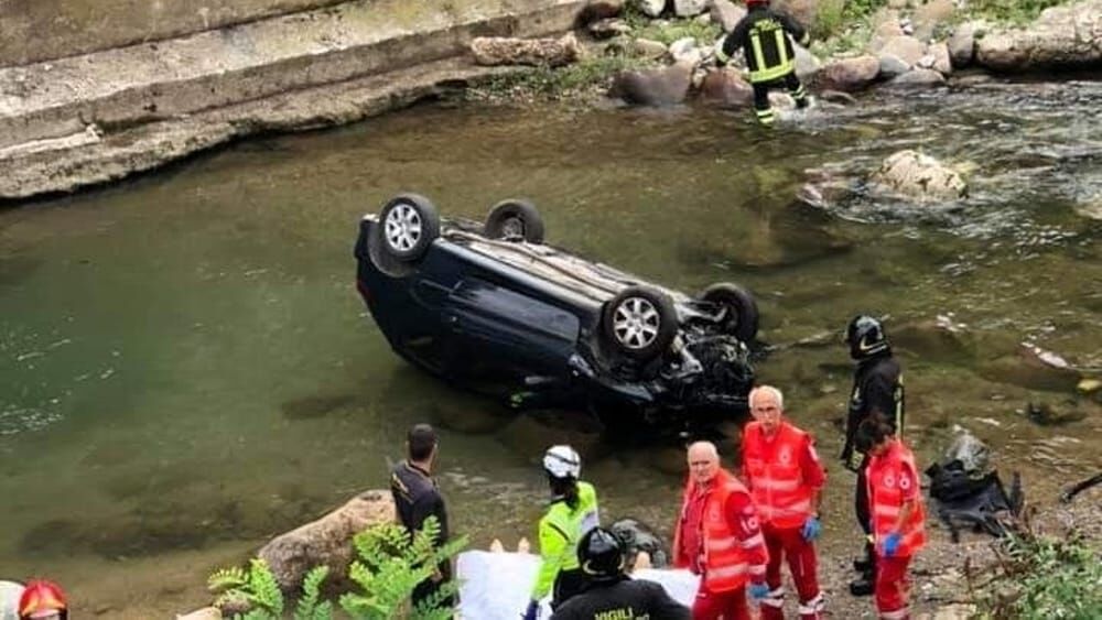 Brescia auto vola nel fiume Brescia auto vola nel fiume